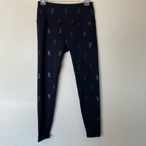 Beyond Yoga leggings women’s medium black pineapples EUC